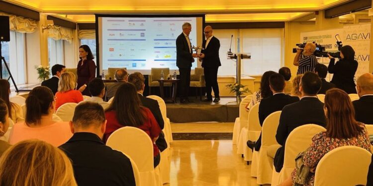 Agentes de viajes, compañías aéreas y empresas del sector turístico participan en un encuentro en A Coruña