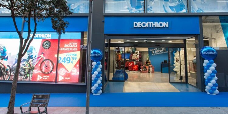 La maleta de Decathlon perfecta para viajes cortos por menos de 35 euros