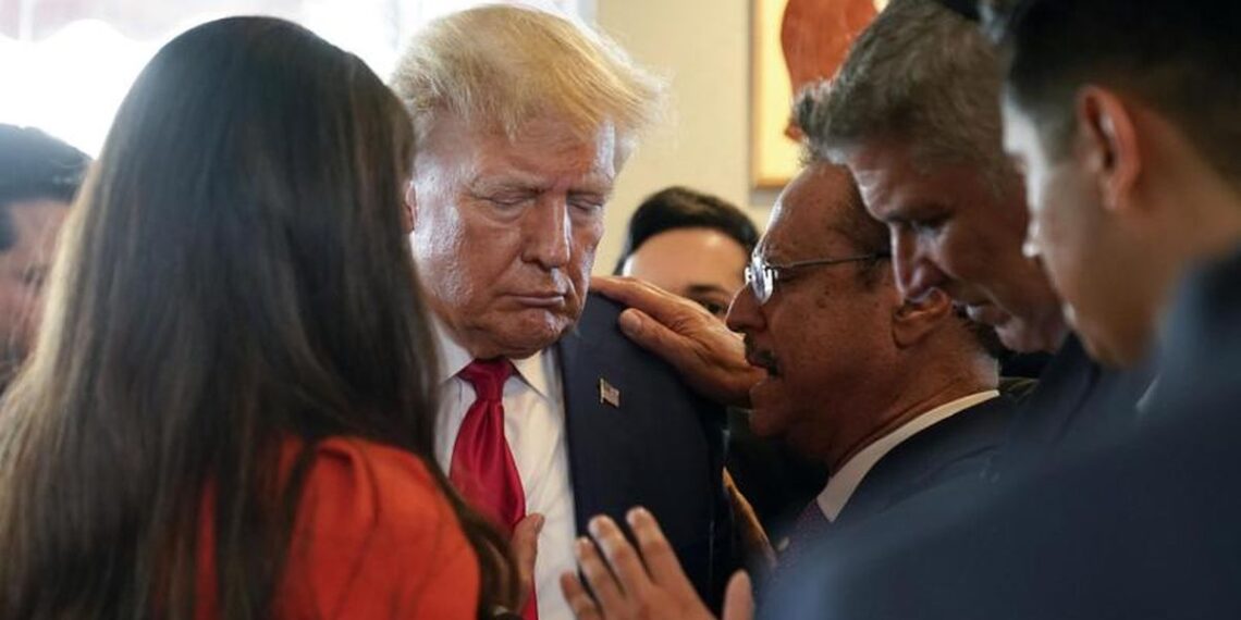 Trump se declara no culpable y se despide de Miami tras visitar el Versailles