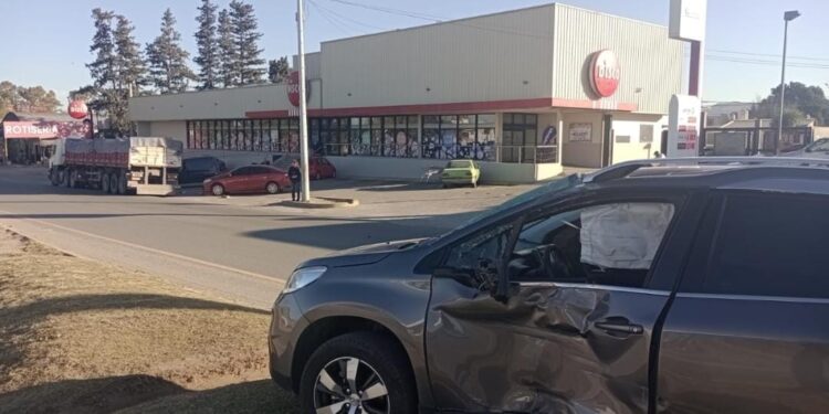 Dos vehículos protagonizaron un nuevo accidente en El Crucero