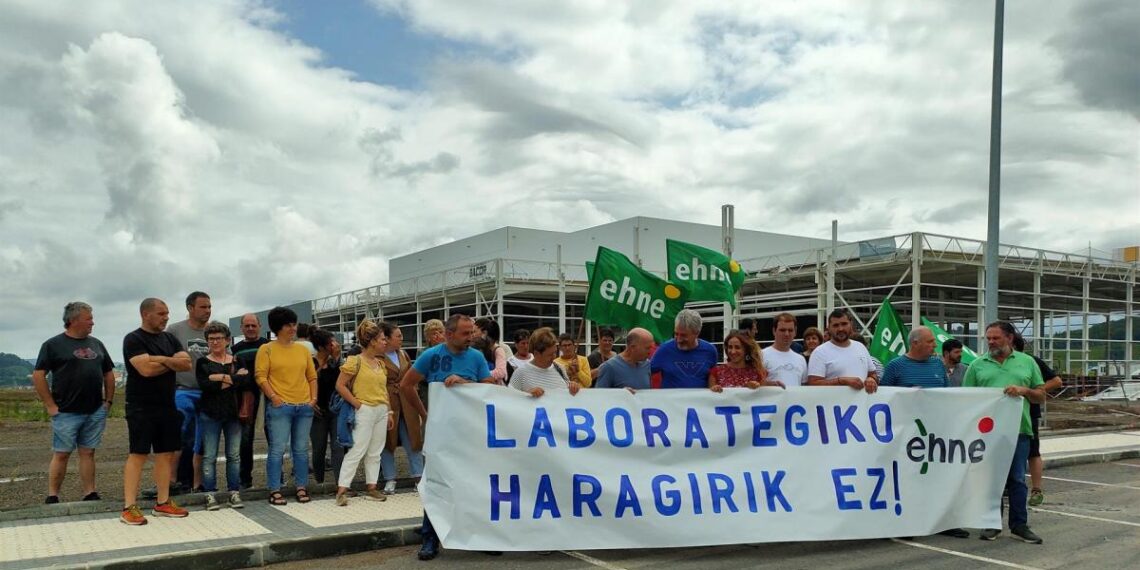 Los ganaderos vascos salen a la calle por la carne de laboratorio