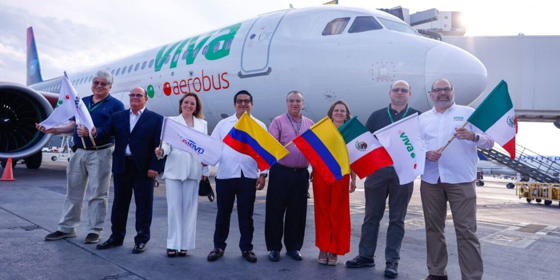 Inauguran la nueva ruta de Viva Aerobus Monterrey-Bogotá