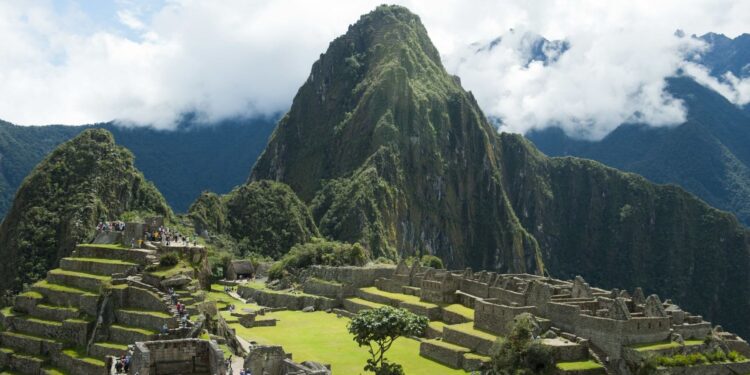 Ministerio de Cultura anuncia que aumentará el aforo en la llaqta de Machu Picchu a 4,400 visitantes al dia. En la actualidad la ciudadela inca recibe un total de 3,400 turistas.