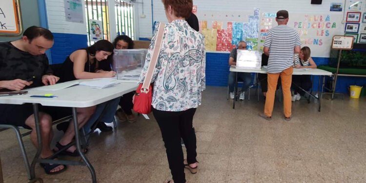 La JEC ve válido no acudir a la mesa electoral si hay perjuicio económico