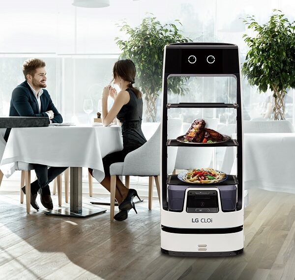 LG   redefine el servicio al cliente con el nuevo robot de servicio LG CLOi