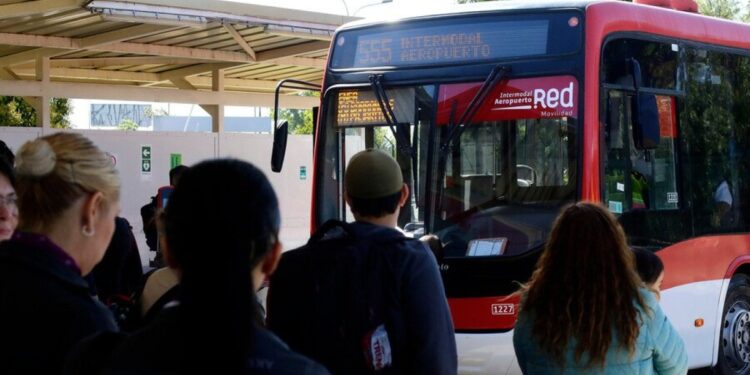 Servicio Red al aeropuerto superó los 400 mil viajes en sus primeros 6 meses