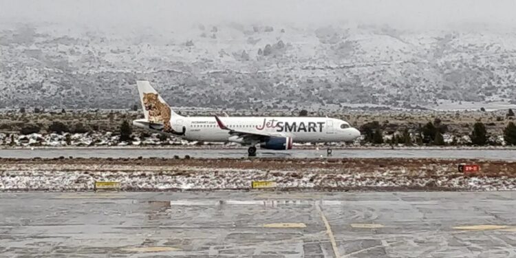 una empresa de viajes se OLVIDÓ a un ESTUDIANTE en el aeropuerto de BARILOCHE