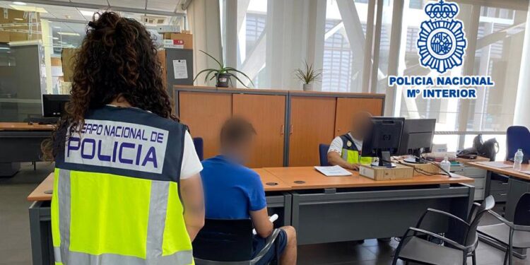 Detenido en Murcia el cabecilla de una red de viajes en patera desde Argelia -