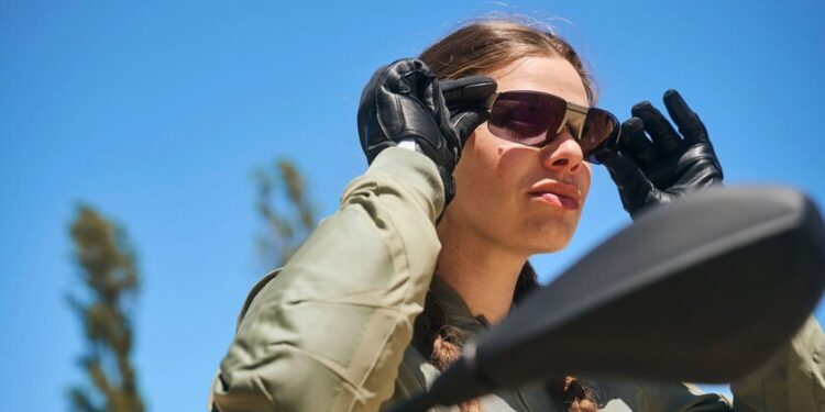 BMW tiene unos futuristas lentes para motociclistas que te muestran la información relevante durante tu viaje: cuestan casi 13,000 pesos