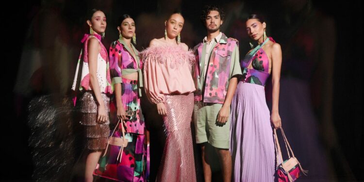 Benito Santos y su colección Crucero 2024 entre los colores de la pitaya