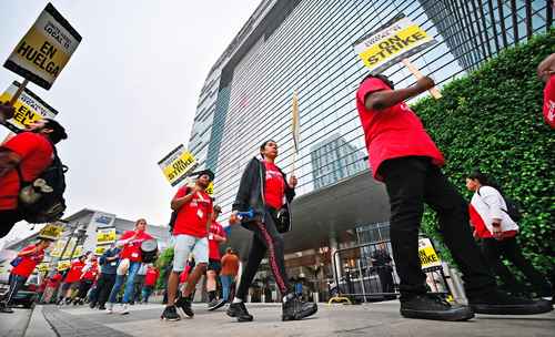 La Jornada - En huelga, trabajadores de hoteles en California