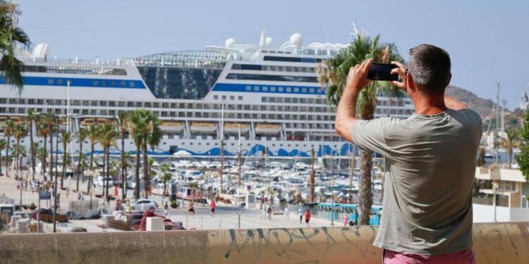 El Puerto de Cartagena espera la llegada en agosto de 11.000 pasajeros a bordo de cruceros de lujo