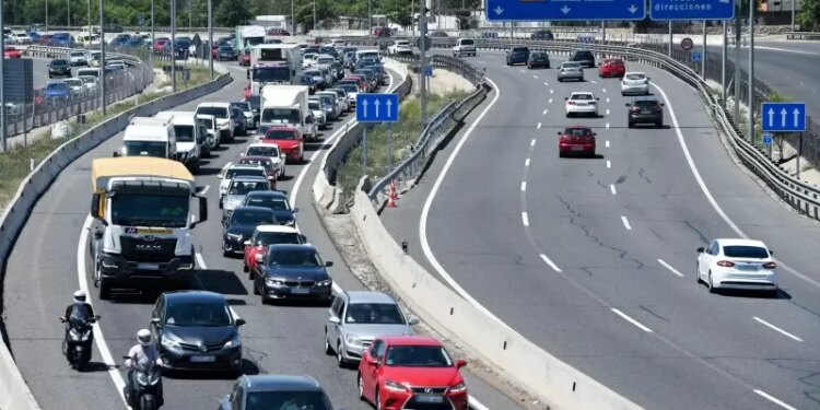 La DGT prevé casi 9 millones de viajes este fin de semana debido a la operación salida