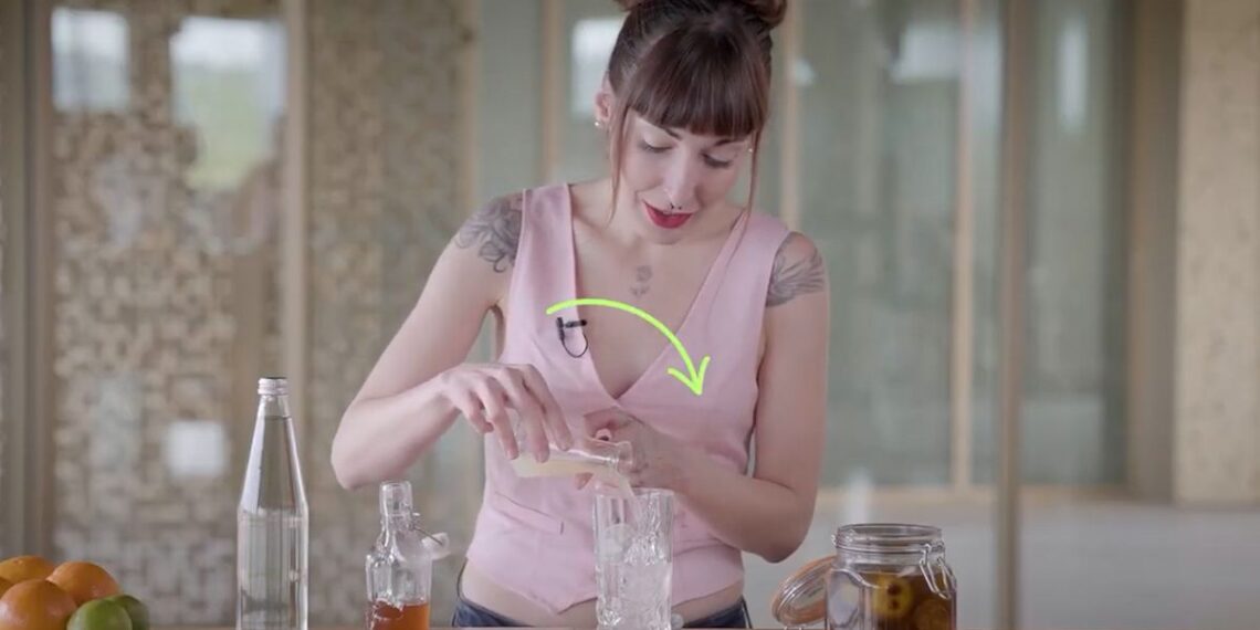 Una refrescante bebida hecha con cáscaras de limones | Gastronomía: recetas, restaurantes y bebidas