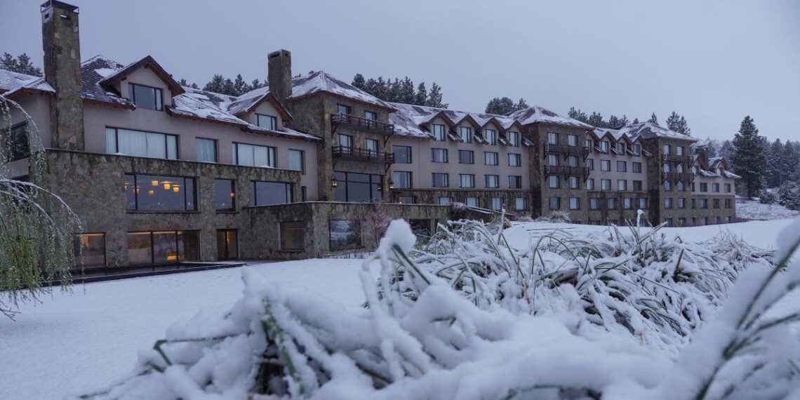 Dos destinos únicos que proponen las mejores experiencias para descubrir la magia patagónica estas vacaciones de invierno