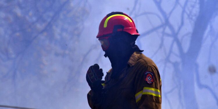 82 incendios y 19.000 desalojados