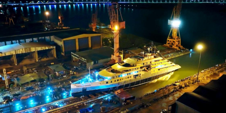 Crucero Emerald Sakara completa pruebas de mar