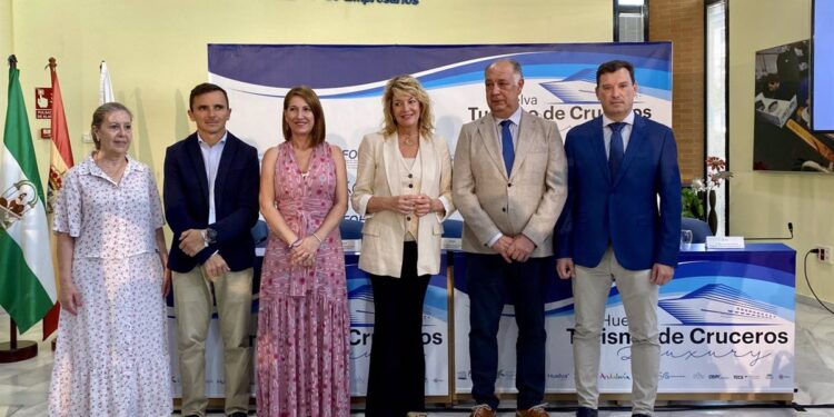 Unas jornadas analizan el impacto económico de los 'cruceros luxury' en Huelva