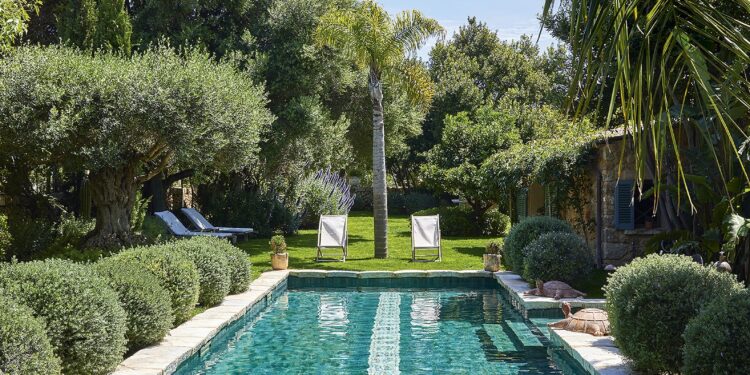 AD Verano: ya está a la venta la revista con las casas más espectaculares y las piscinas más refrescantes