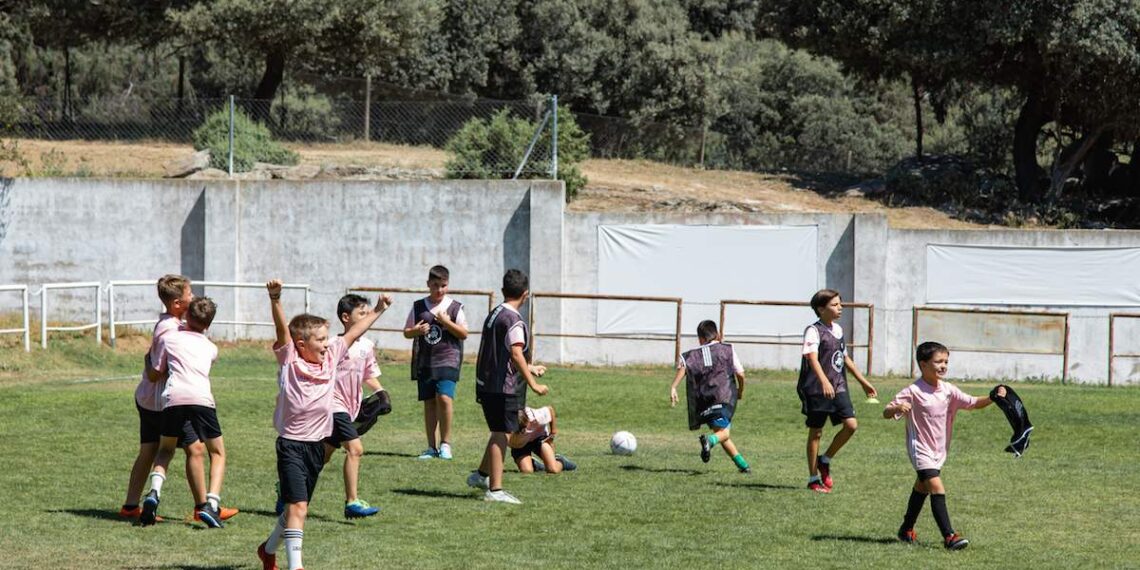 Íker Casillas clausura en Navaluenga el campus de la fundación que lleva su nombre