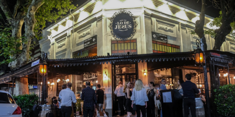 Experiencia con todos los sentidos en el templo de la carne y el vino