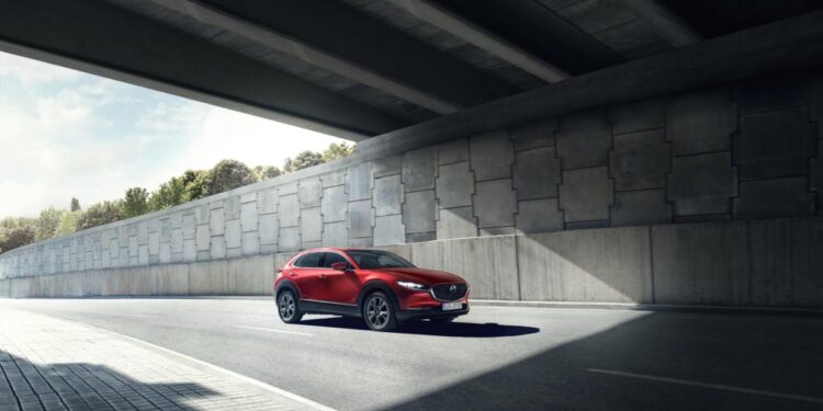 Sistemas de seguridad e infoentretenimiento mejorado en el CX-30 2024