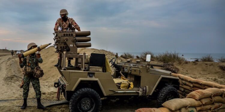 Irán desvela un nuevo misil de crucero con un alance de unos mil kilómetros