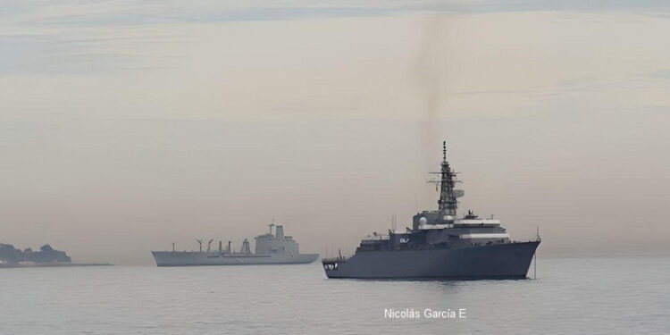 Los buques Kashima y Hatakaze de Japón recalan en Valparaíso en su crucero de instrucción