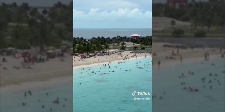 La isla privada con aguas cristalinas que tiene una empresa de cruceros únicamente para sus pasajeros