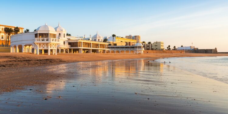 Las 5 playas accesibles de España para llegar en coche