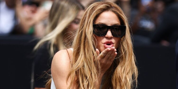 look espectacular con Lewis Hamilton