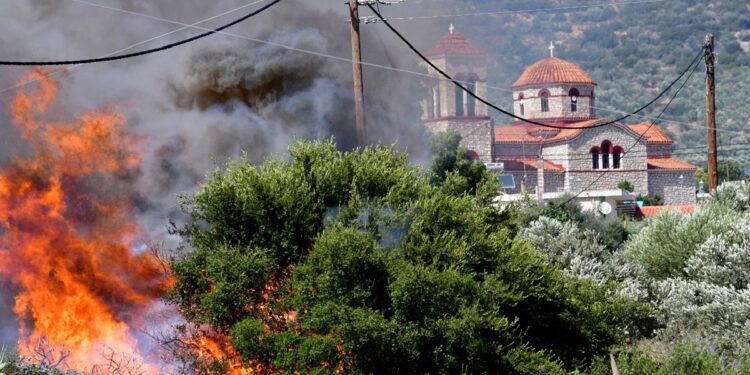 Grecia. Miles de evacuaciones en Corfú y Eubea