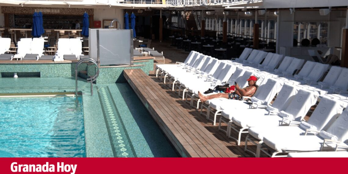 Motril recibe un crucero de lujo de hasta 28.000 euros el pasaje