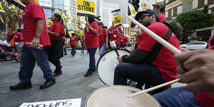 Persisten huelgas en estado de California
