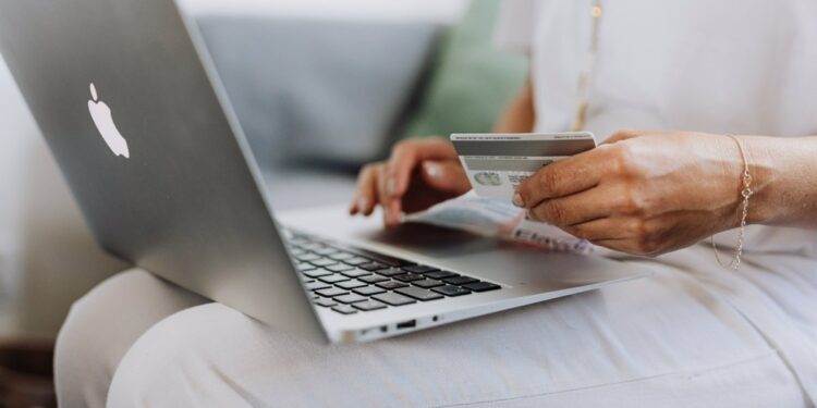 La compra 'on line' de viajes crece 13 puntos porcentuales durante este 2023, según Adevinta Spain