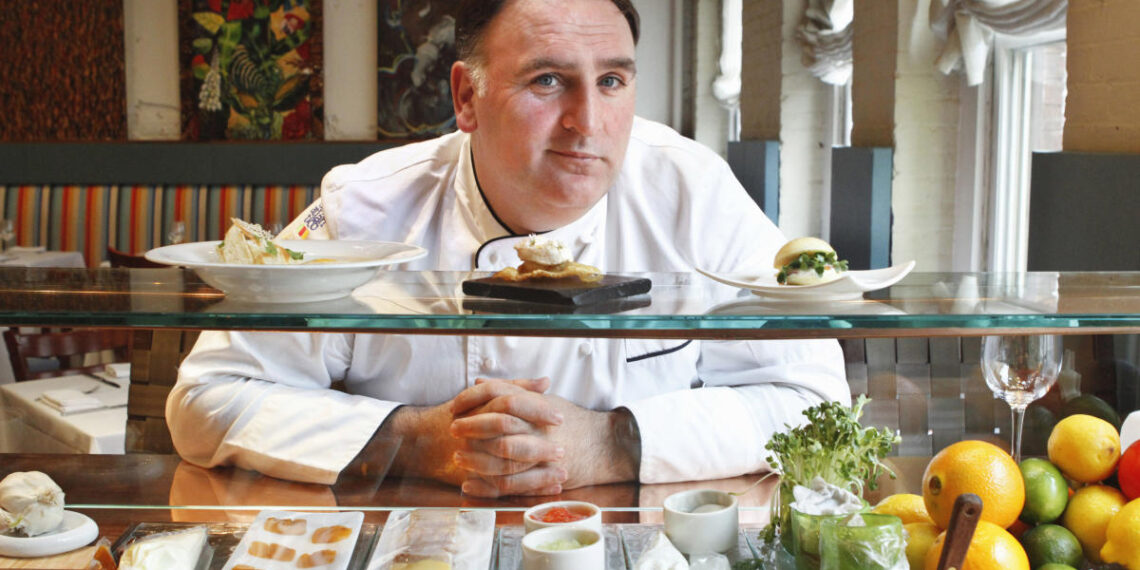 Pollo de laboratorio, el nuevo "plato estrella" que servirá el chef José Andrés