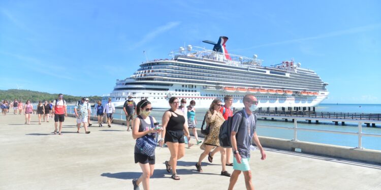 Primer semestre 2023 con cifras récords en llegada de cruceros a RD