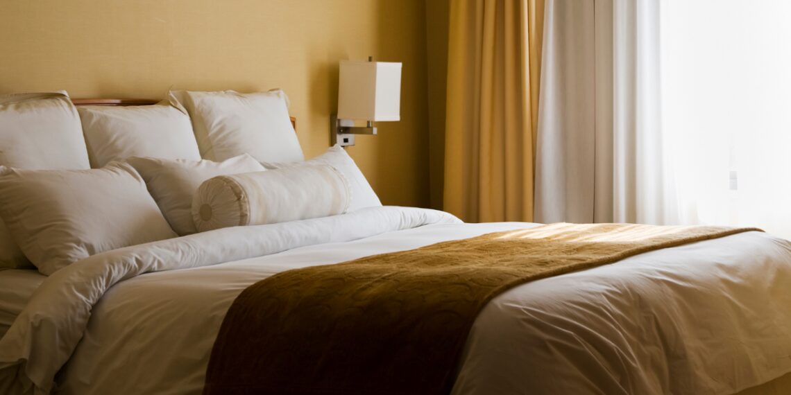 Un inspector sorprende al revelar el sitio de las habitaciones de hotel con más gérmenes (y no es lo que crees)