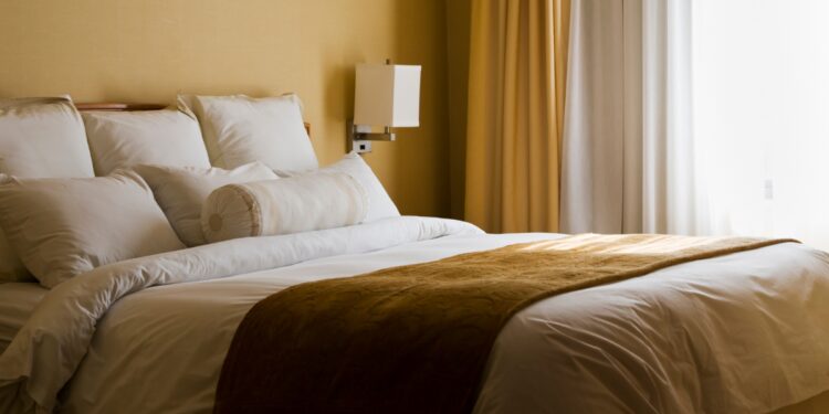 Un inspector sorprende al revelar el sitio de las habitaciones de hotel con más gérmenes (y no es lo que crees)