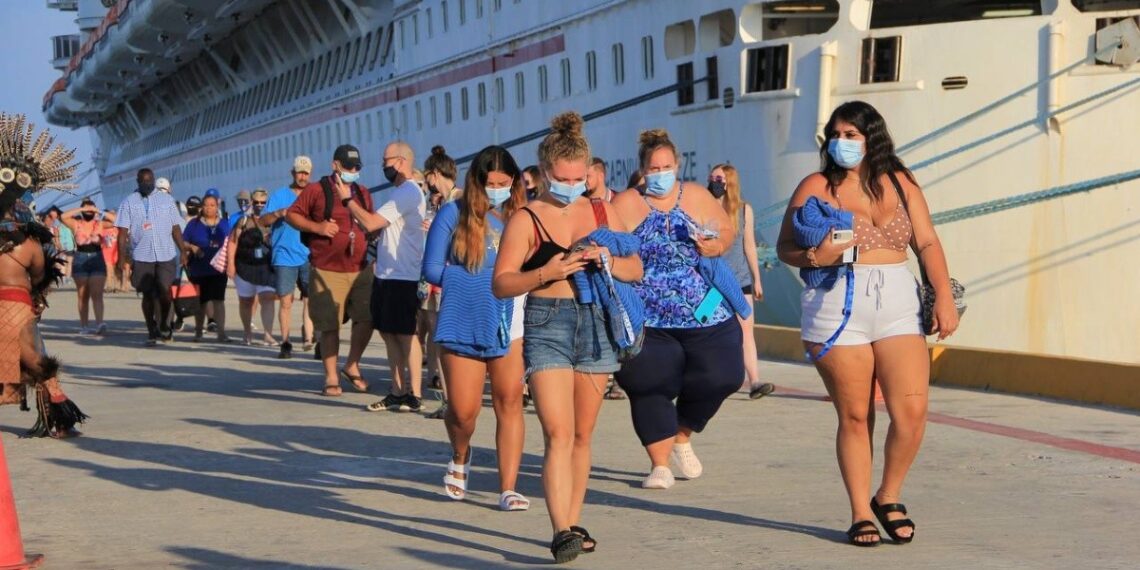 Arribo de cruceros a Puerto Vallarta creció 78% en el primer semestre