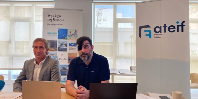 El presupuesto que los visitantes de Ibiza dedican a sus vacaciones aumenta un 17% respecto al año pasado