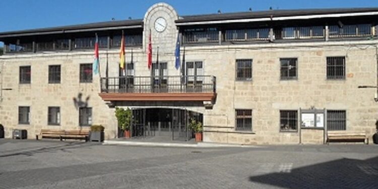 El pintoresco pueblo de Madrid que participa en el Grand Prix y que tiene espectaculares rutas de senderismo