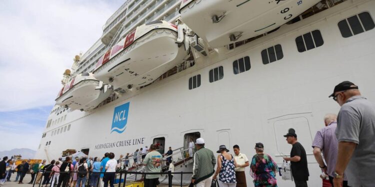 El puerto de Motril atraviesa la mejor temporada de cruceros de su historia