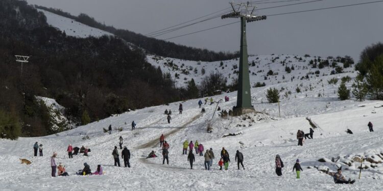 Por qué un atractivo clásico de Bariloche podría dejar de ser la meca de los viajes de egresados