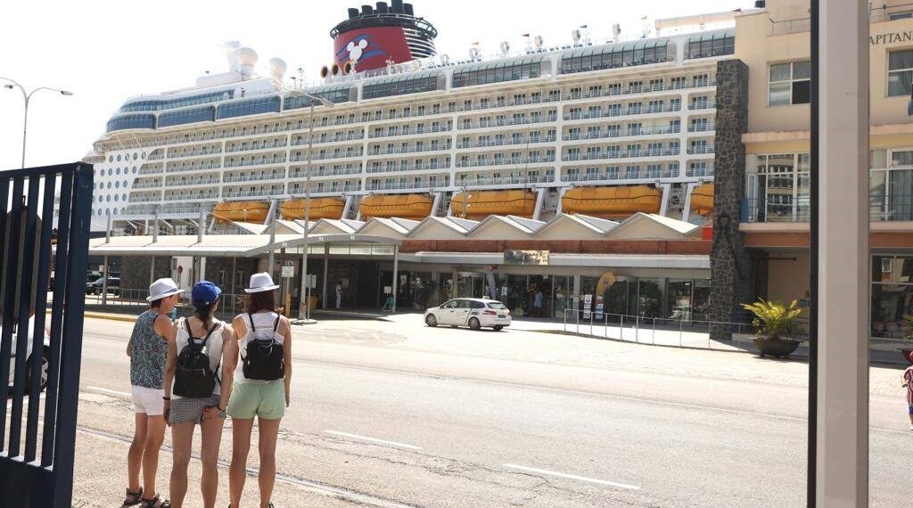 El crucero Disney Dream vuelve a atracar en Cádiz