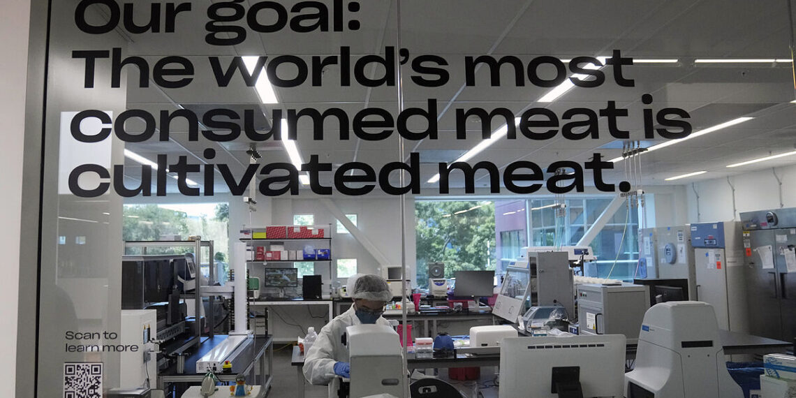 EEUU aprueba la venta de carne de pollo creada en laboratorio... y el chef José Andrés ya ha hecho un pedido
