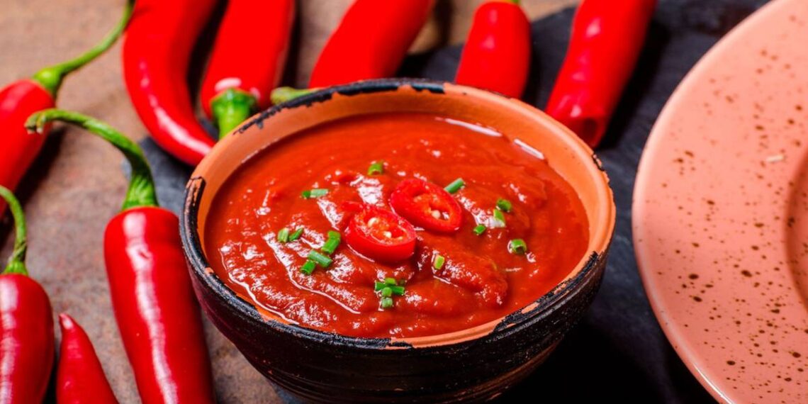 Este es el origen de la salsa Sriracha que puede venderse hasta en 1000 pesos – El Financiero