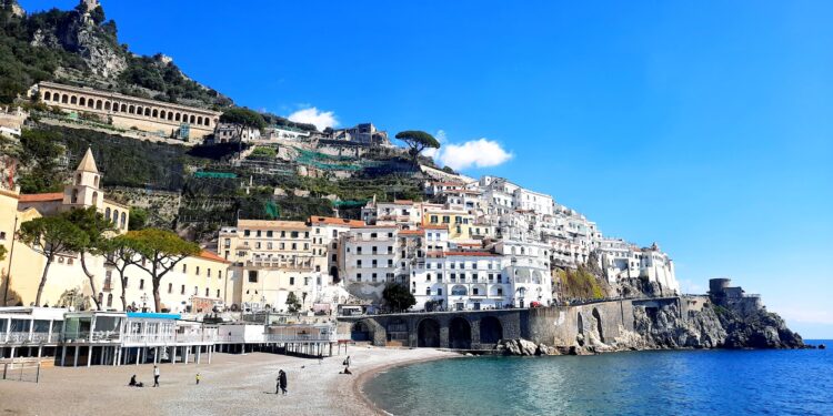 Mejores destinos para viajar en agosto y aprovechar el verano occidental | Turismo