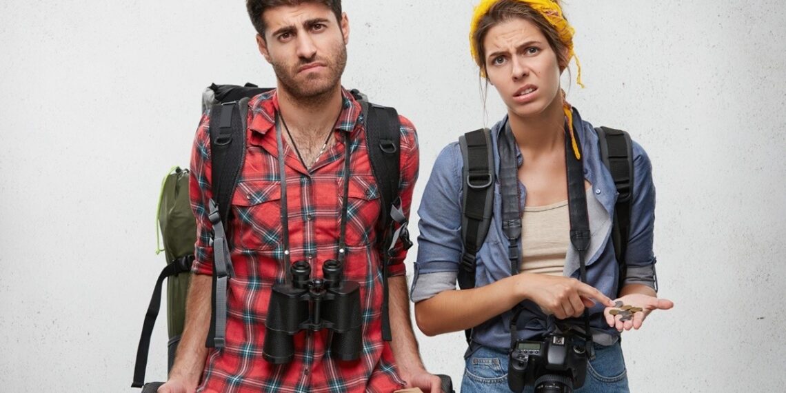 Agencia de viajes deja varados a turistas sin equipaje ni hotel