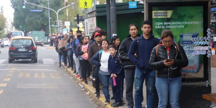 al paro de colectivos se sumó un paro de trenes